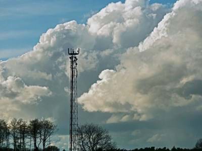 Mobilfunkmast_806013_original_R_by_Erich Westendarp_pixelio.de.jpg