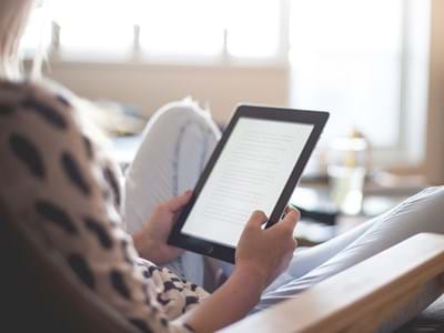 Ebook Reader_adult-1867751.jpg