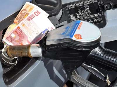 Tanken_576891_original_R_K_by_Kurt F. Domnik_pixelio.de.jpg